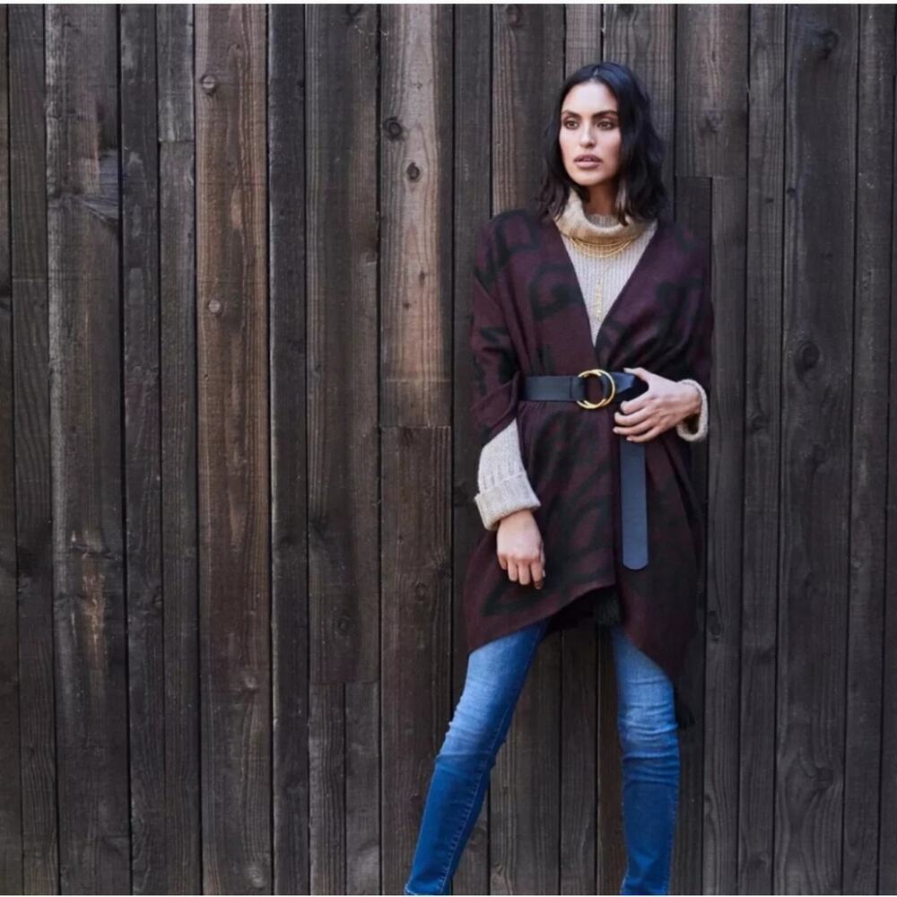 Cleobella Boho Tassel Poncho Wrap – Burgundy & Black Floral – EUC 763F
